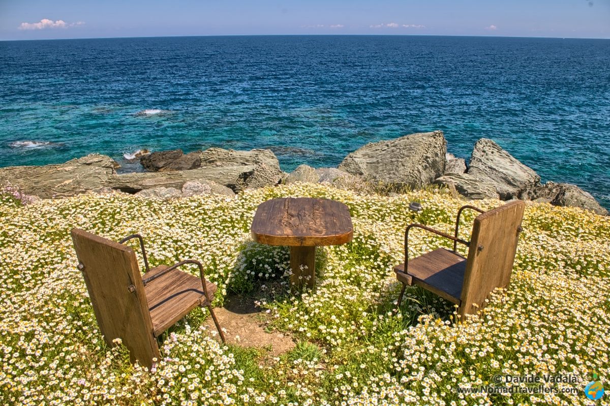 The perfect location overlooking the sea