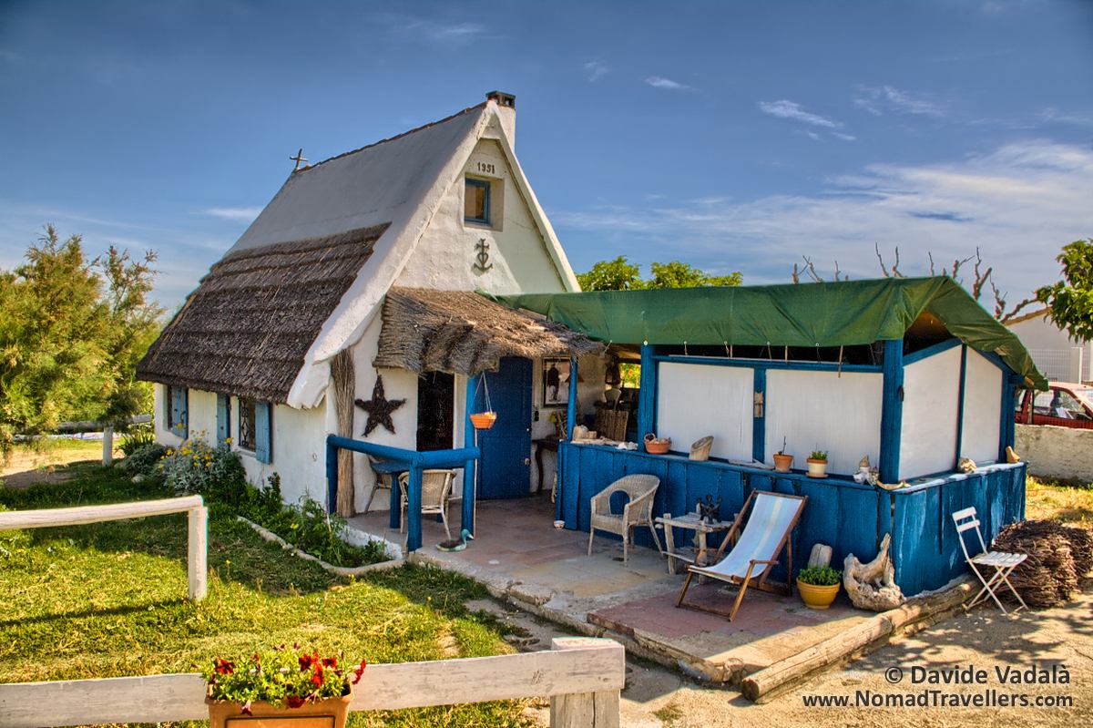 An house in Camargue tonemapped from a single frame with SNS-HDR
