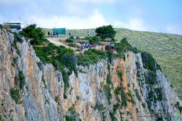The visitors area on the edge of the cliff
