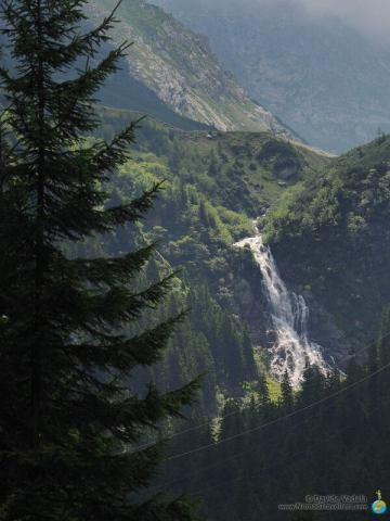 Balea waterfall seen from the access to the hiking path